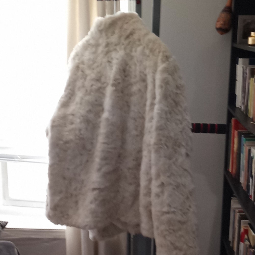 Woman's fur jacket - Picture 3 of 3